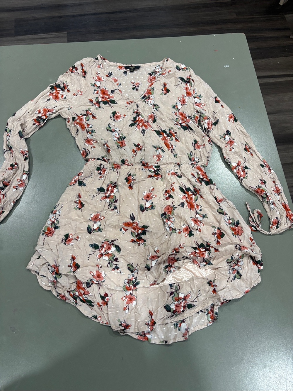 Tresics Beige Floral Long-Sleeve Tiered Dress with Red Blooms
